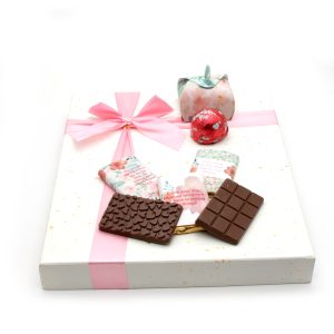 🌸 Mama Needs a Snack – Mother’s Day Gift Box (Pink)🍫☕